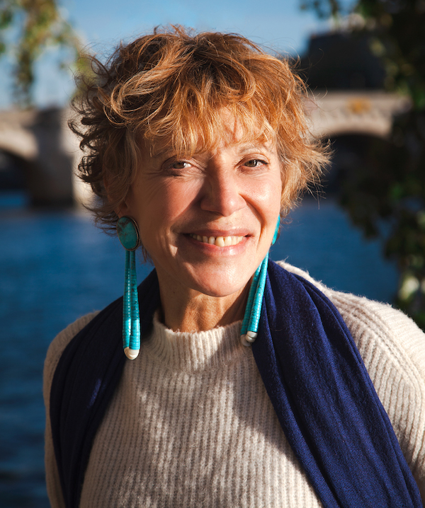 Lorenza Garcia incarne un pont vivant entre deux univers : celui de l’art occidental et celui des sagesses ancestrales du peuple diné, plus connu sous le nom de Navajo....